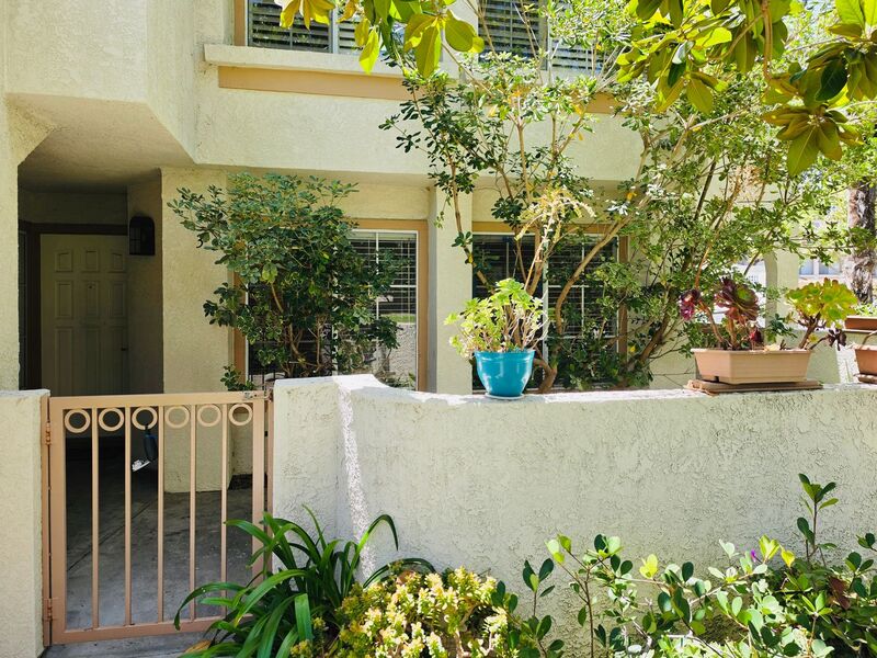 Laguna Hills House: 24381 Acaso