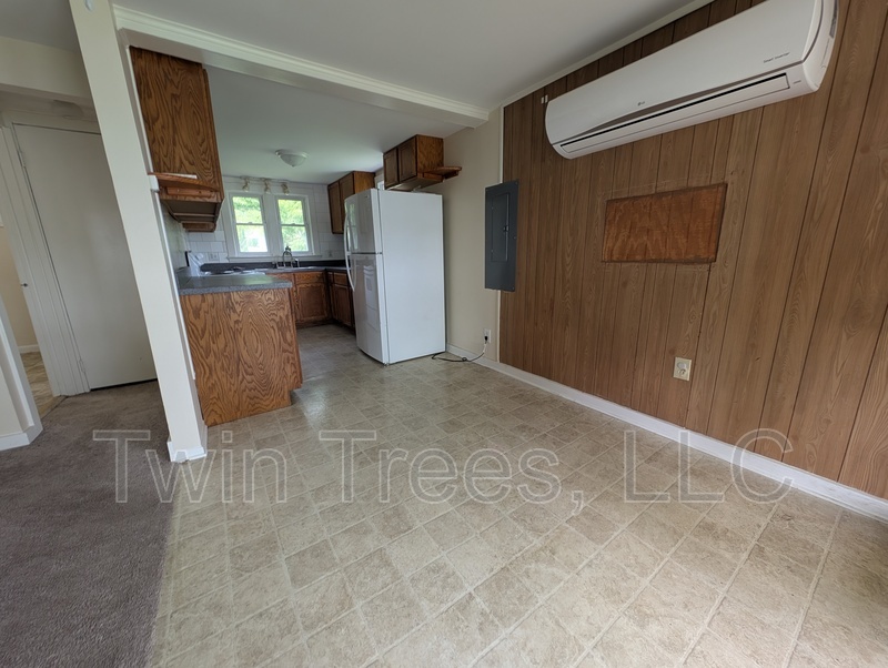 Augusta House: 18607 NW Turnpike