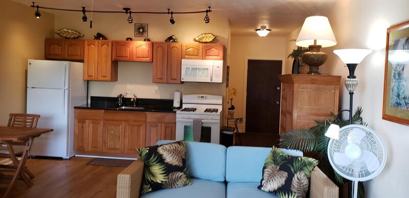 HIlo Condo: 355 Kalanianaole Ave. #332