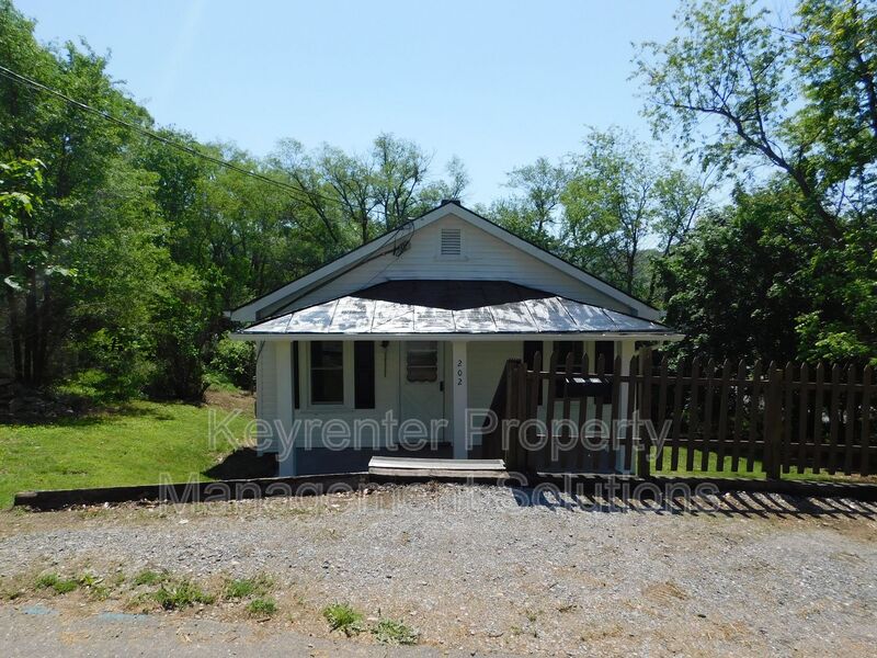Waynesboro House: 202 Wilson Ave