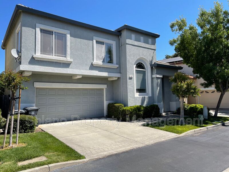 Fairfield House: 722 Trout Ct