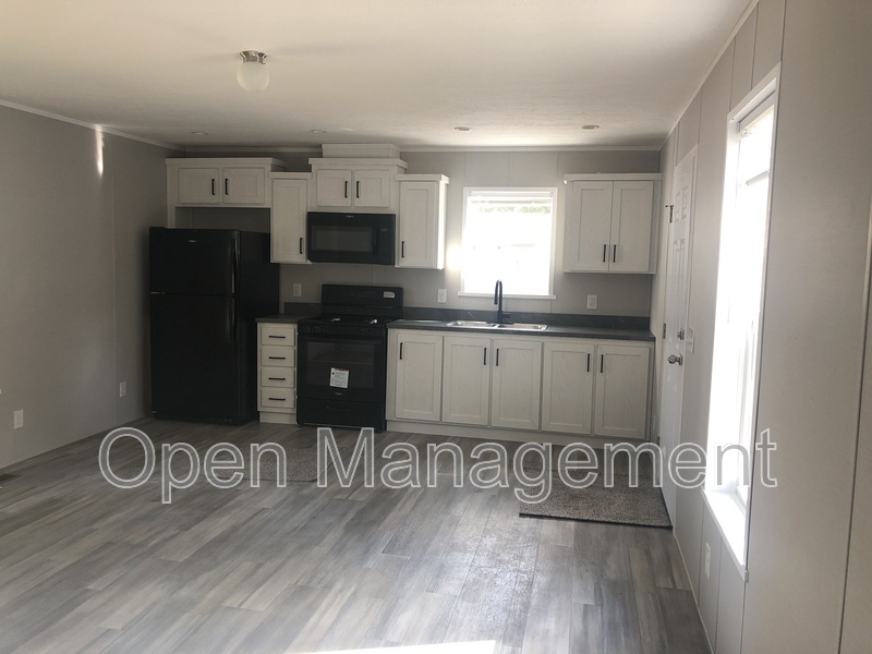 Jackson House: 301 Mantle Ave