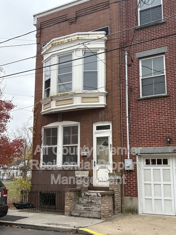 Trenton House: 67 1/2 Bellevue Avenue