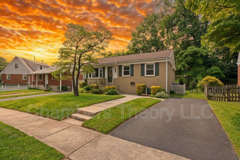 Silver Spring House: 3904 Lantern Dr