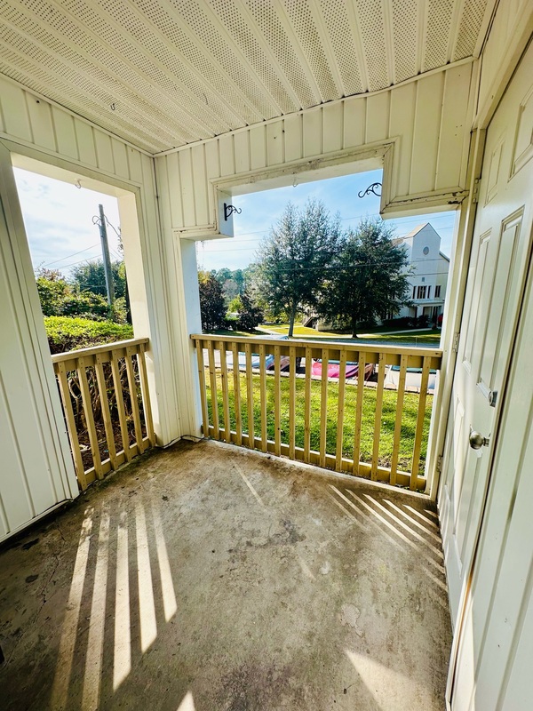 Daphne Condo: 110 5th Street - C102