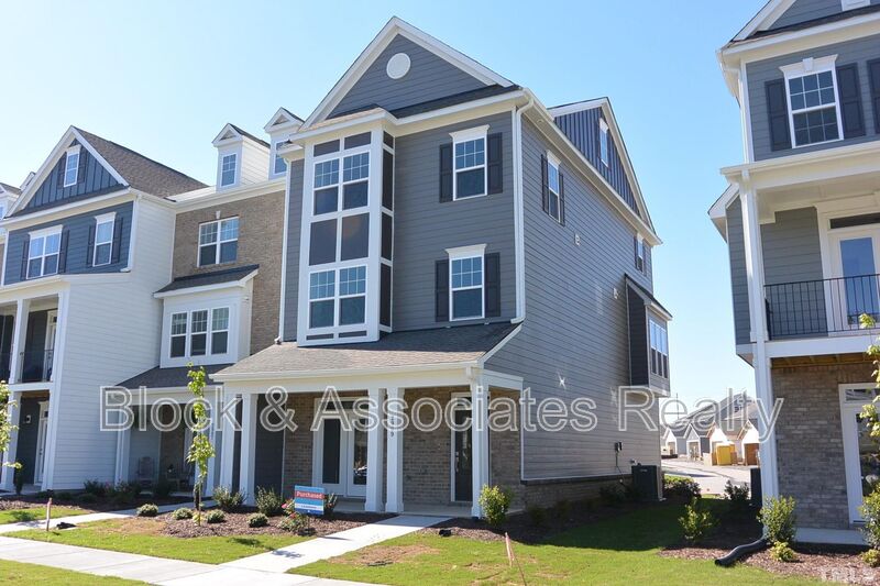 Apex House: 2909 Great Lawn Road