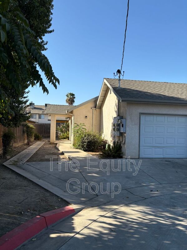 Visalia Condo: 1323 South Crowe Street