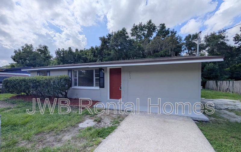 Jacksonville House: 5742 Newberg Ln