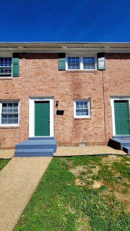 Richmond Townhome: 2631 Wayside Dr