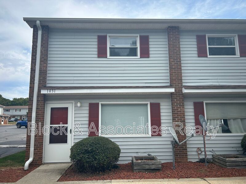 Kernersville Condo: 1031 Salisbury St