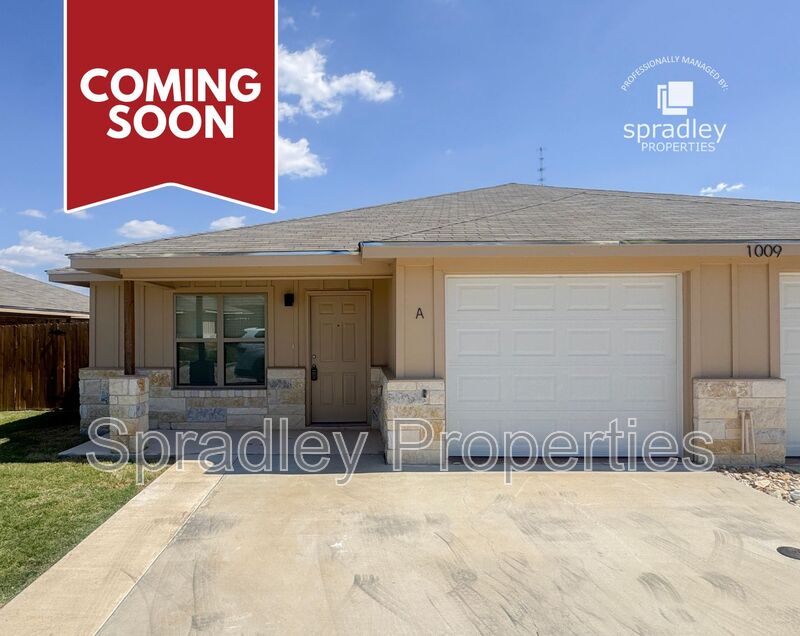 Belton Townhome: 1044A Edwards Dr