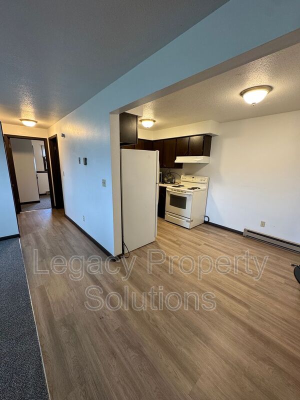 Underwood House: 206 1st St