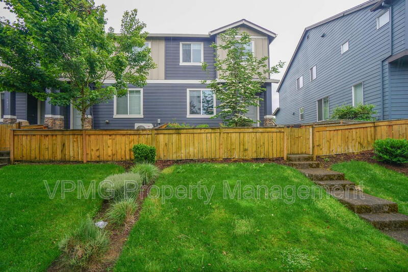 Vancouver Townhome: 2023 NE Four Seasons Ln