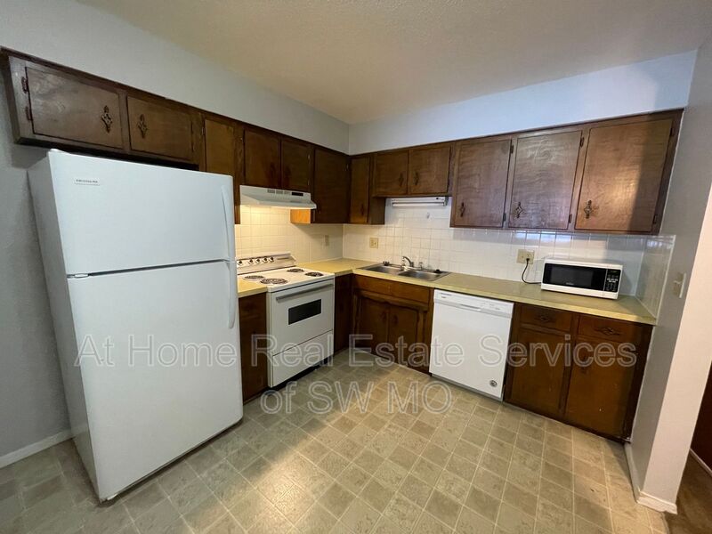 Springfield Condo: 933 S Wildan