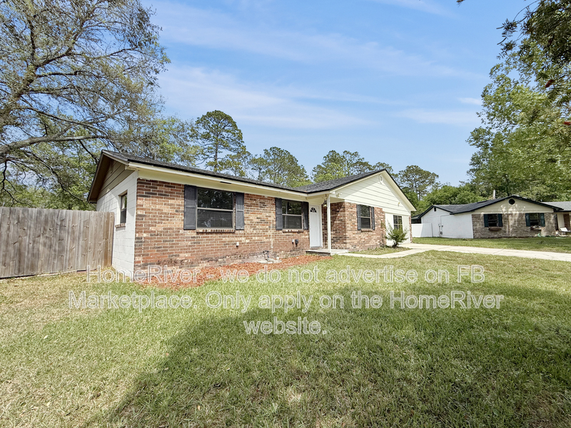 Middleburg House: 201 Teakwood Cir N
