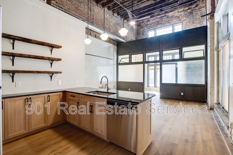 Memphis Condo: 124 Monroe Avenue