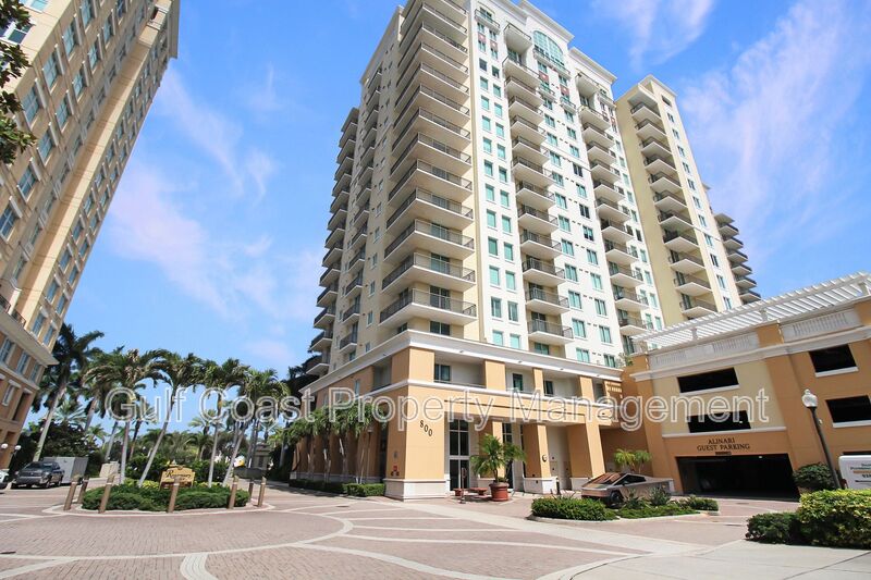 Sarasota House: 800 N Tamiami Trail