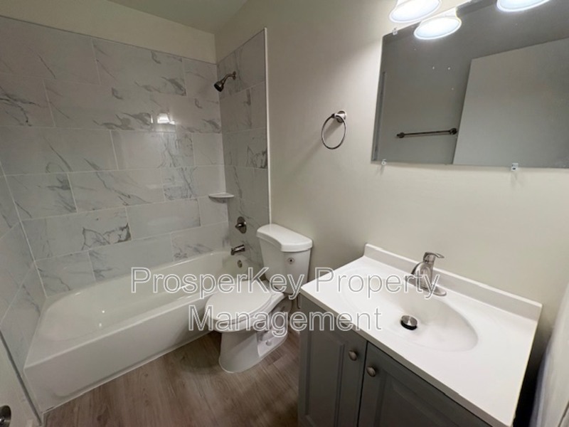 Columbus House: 2017 Courtland Ave