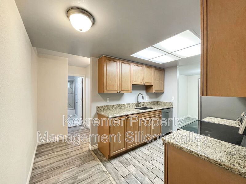 Santa Clara House: 151 Buckingham Dr