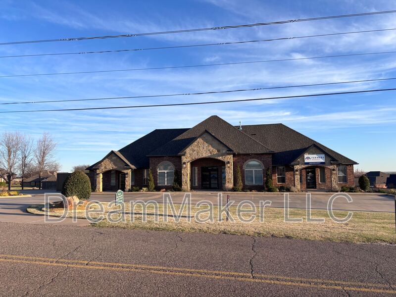 Norman House: 2815 SE 44th Street