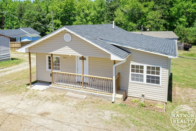 Garner House: 201 Smith Dr