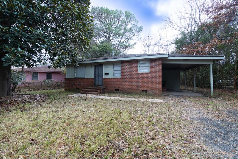 Columbus House: 2940 Blan St