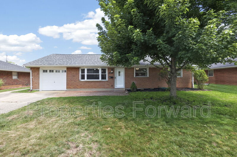 Grove City House: 4330 Ashgrove Drive