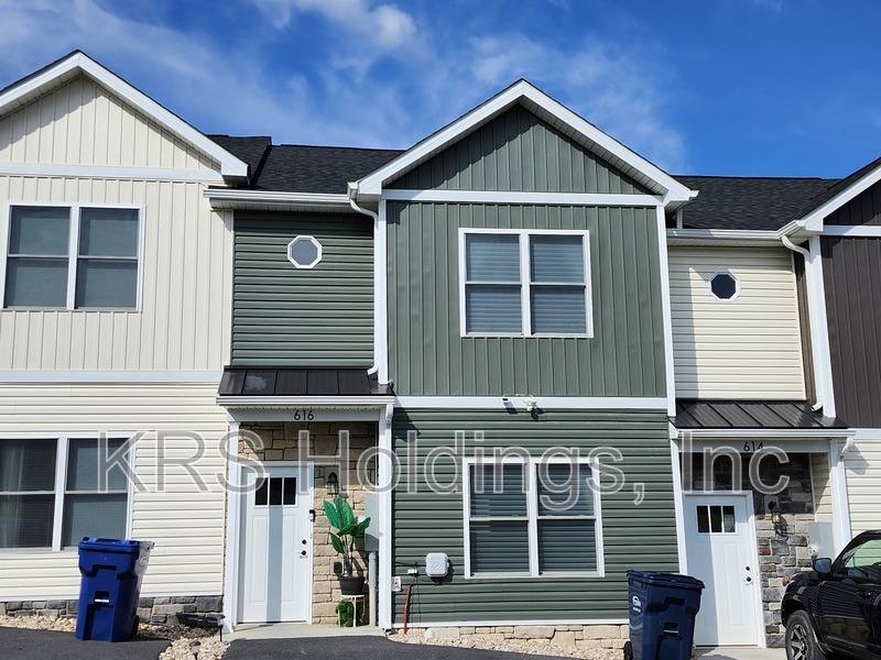 Harrisonburg Townhome: 616 Zephyr Dr