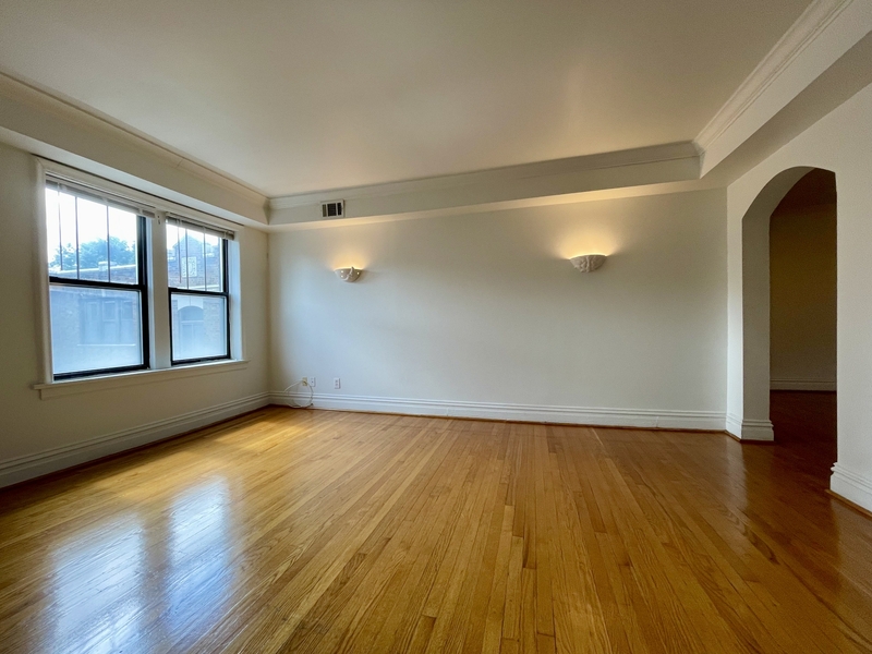 St Louis Condo: 6242 Southwood Ave - 3N