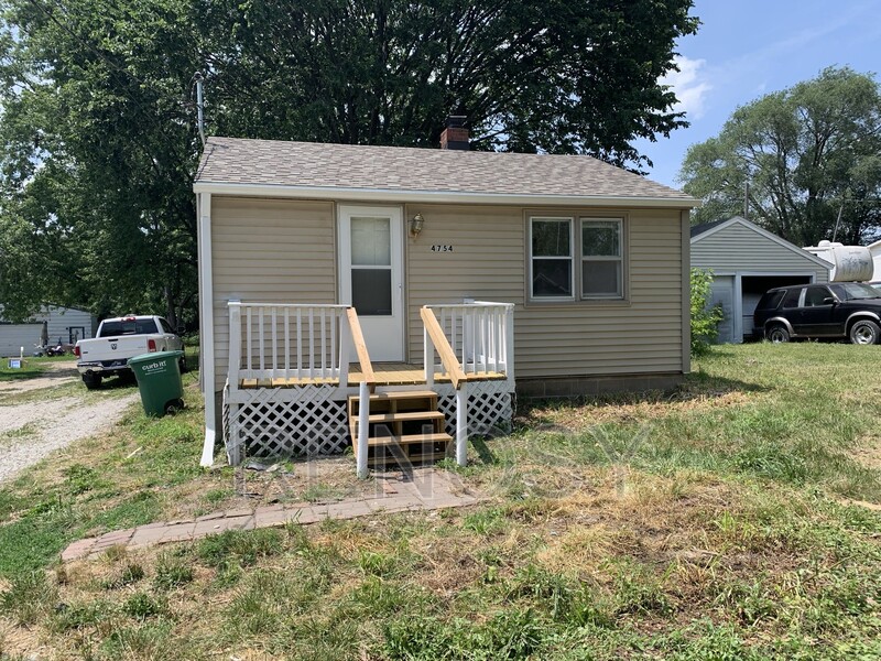 Des Moines House: 4754 NE 27th Ct