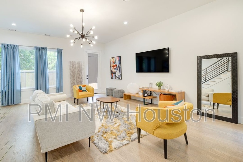 Houston House: 4706 Market St