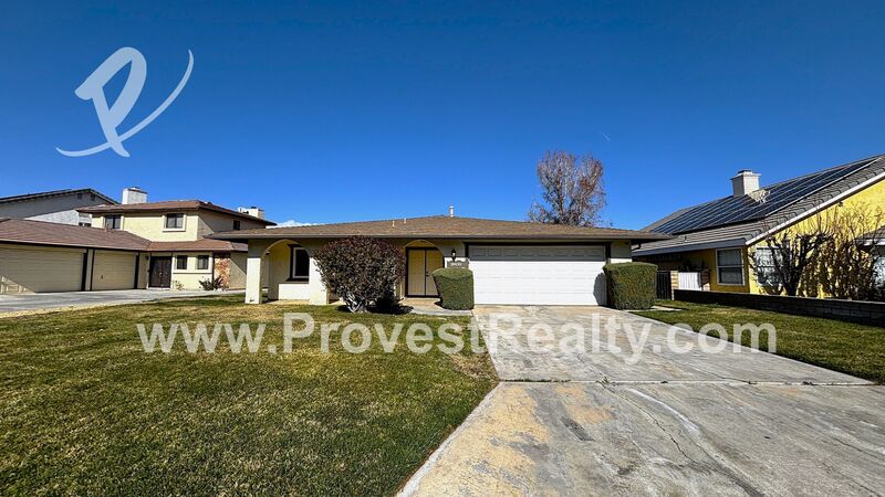 Victorville House: 18430 Niagara Dr