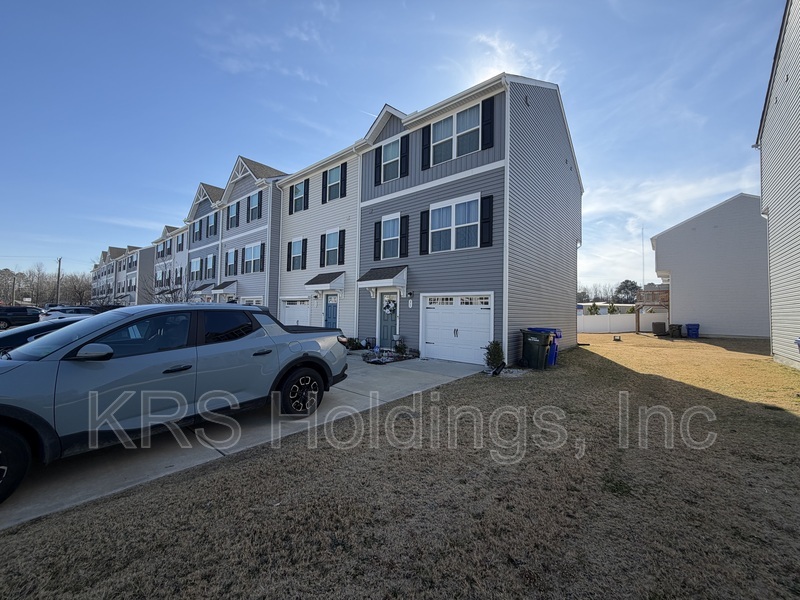 Suffolk Townhome: 35 Cecelia Way