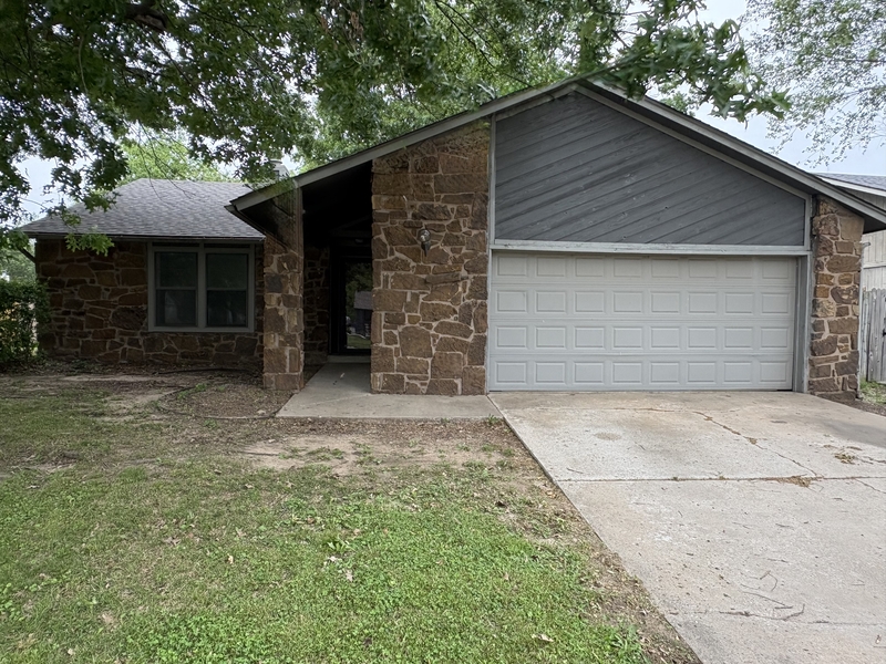 Broken Arrow House: 1800 N 21st St, 1