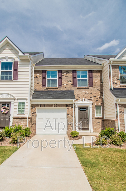 Greenville House: 305 Christiane Way