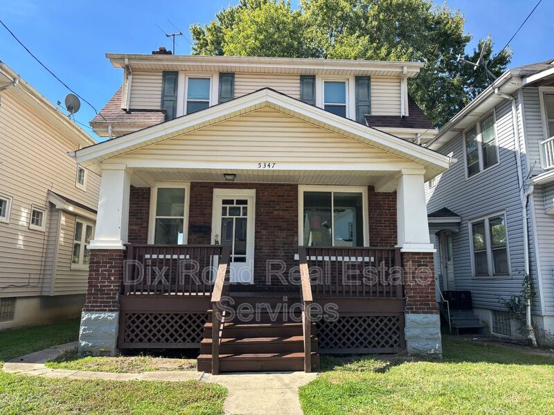 Norwood House: 5347 Hunter Avenue