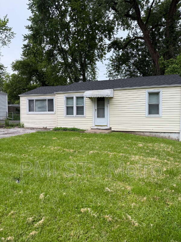 St. Louis House: 240 Reasor Drive