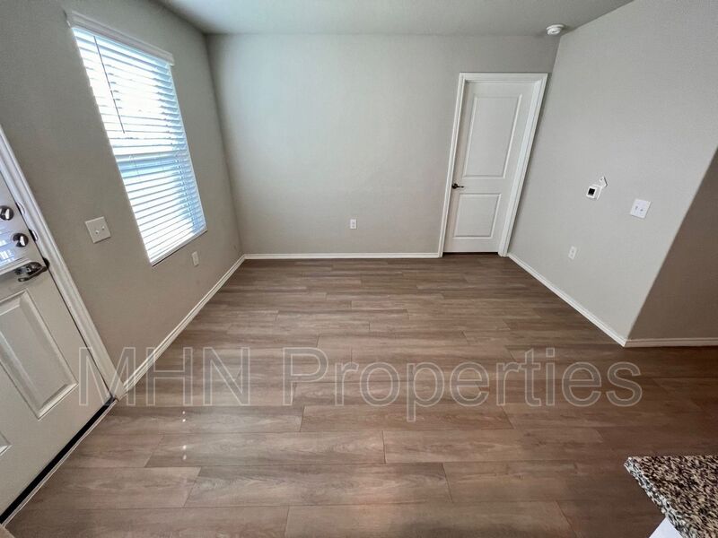 BEAUTIFUL 3 bed/2 Bath Lennar home in prime location! - Photo 4