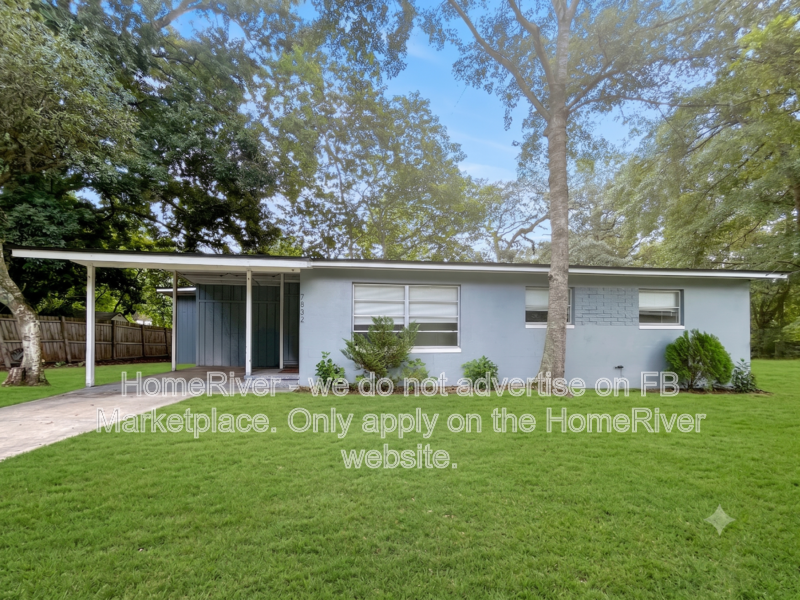 Jacksonville House: 7832 Delaroche Ct