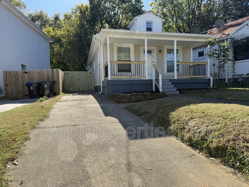 Louisville House: 538 University Avenue