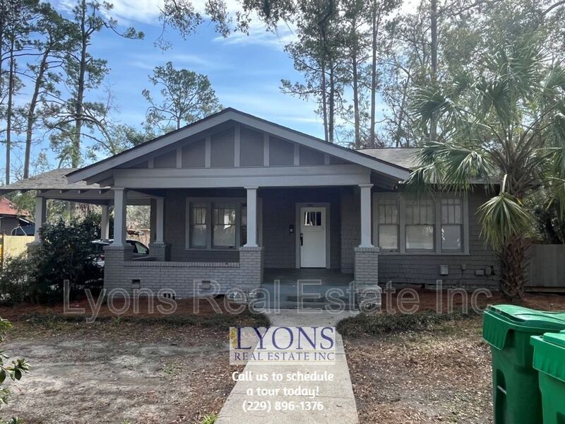 Valdosta Condo: 205 College St