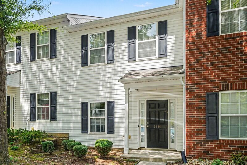 Charlotte Townhome: 2224 Winthrop Chase Dr