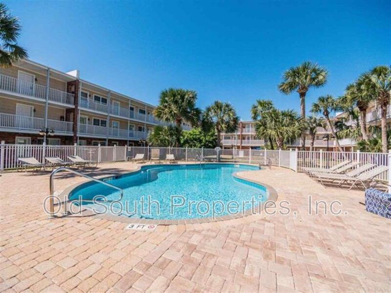 Pensacola House: 710 Scenic Hwy 215