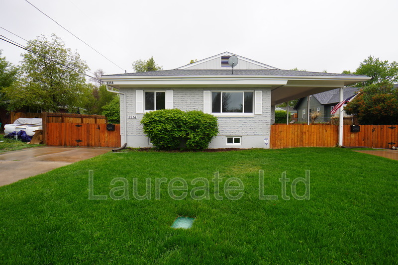 Littleton Condo: 2258 W Maplewood Ave