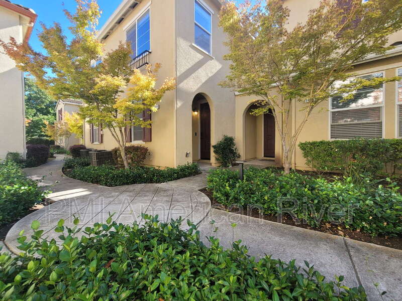 Elk Grove House: 8428 Crystal Walk Circle