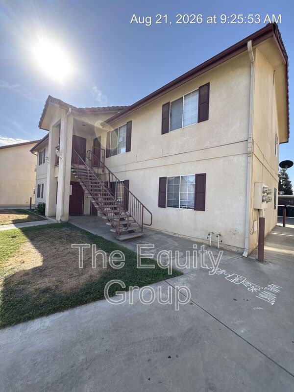 Visalia House: 3739 West Myrtle Court