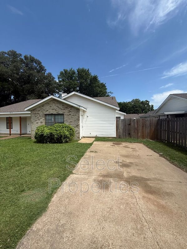 Jonesboro Condo: 1618 W Matthews