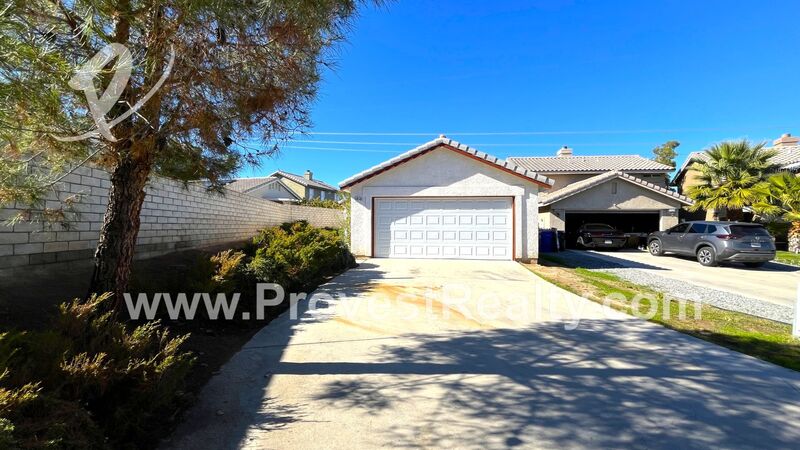 Victorville House: 14548 Hidden Canyon