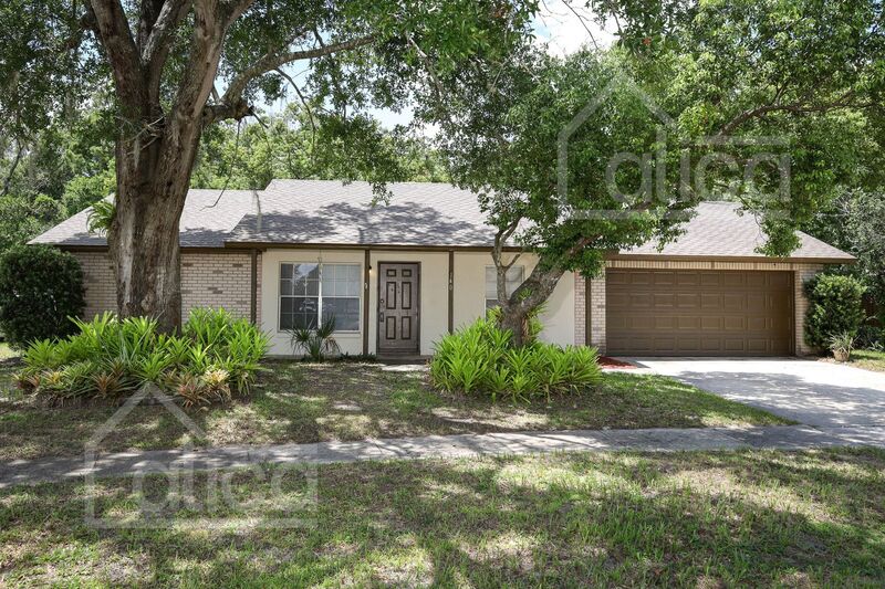 Sanford House: 140 Hazel Blvd