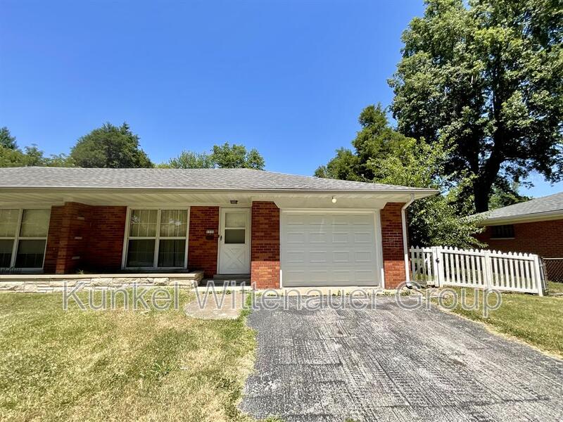 Belleville Condo: 1715 Menard Dr